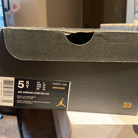 Like brand new Jordan 13s black and altitude green - Picture 2 of 3